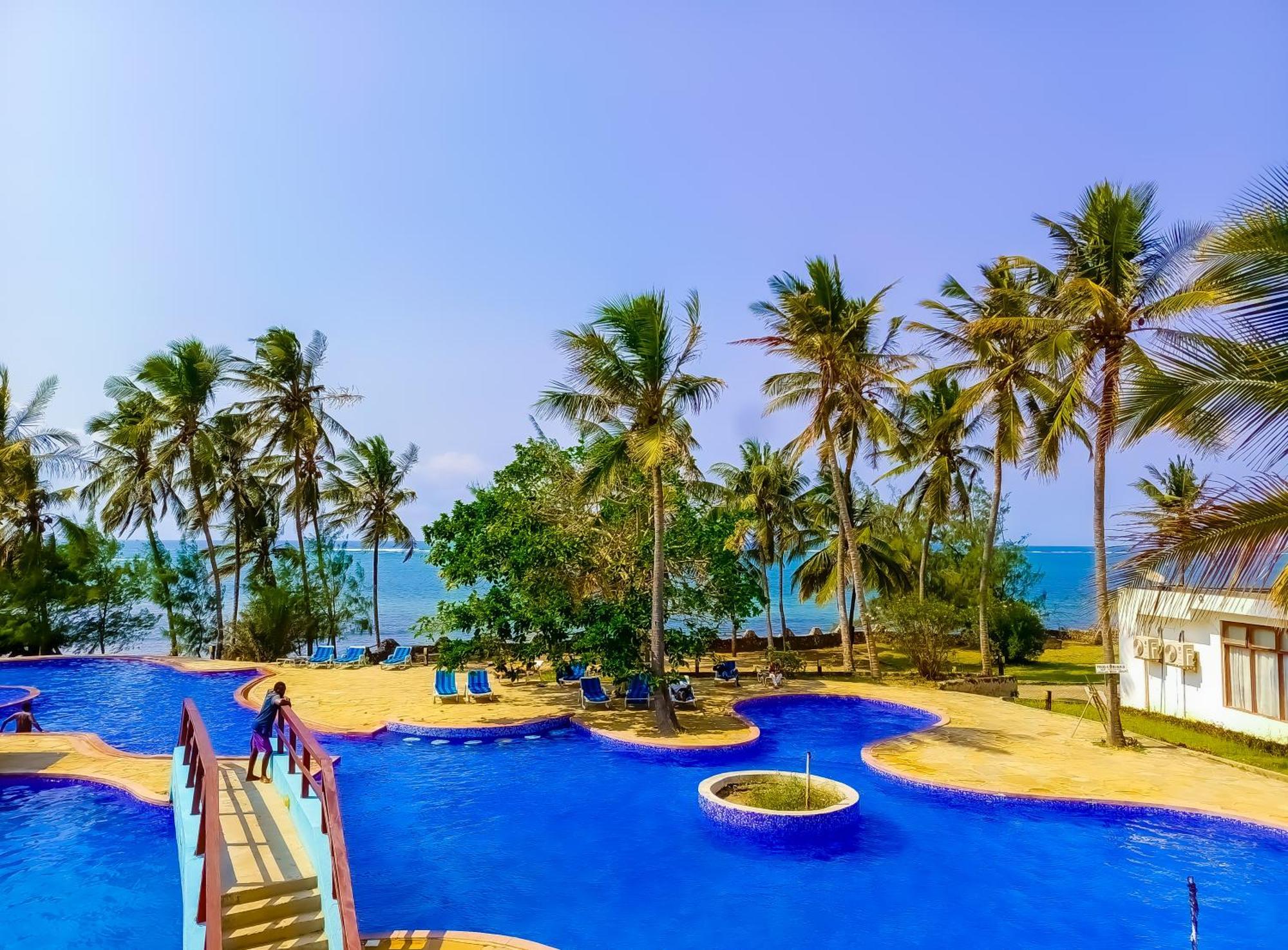 Ivory Beachfront Stays Mombassa Buitenkant foto