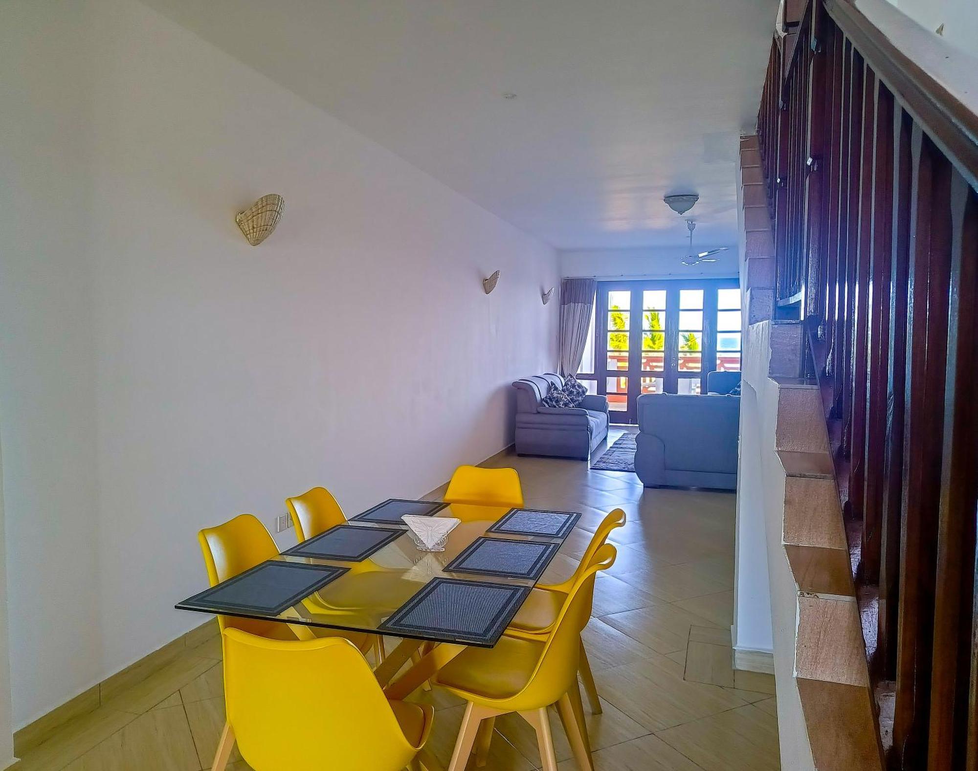 Ivory Beachfront Stays Mombassa Buitenkant foto