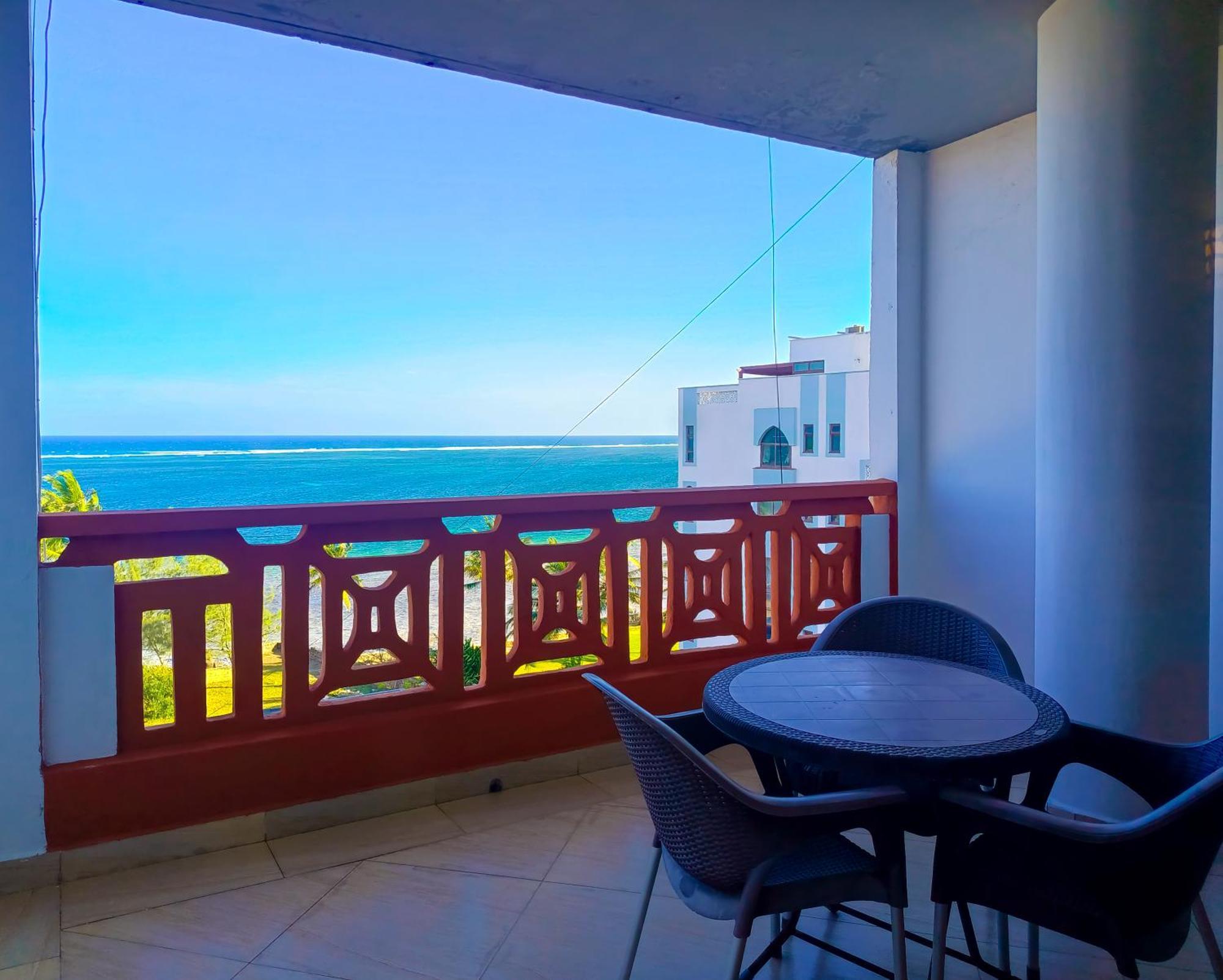 Ivory Beachfront Stays Mombassa Buitenkant foto