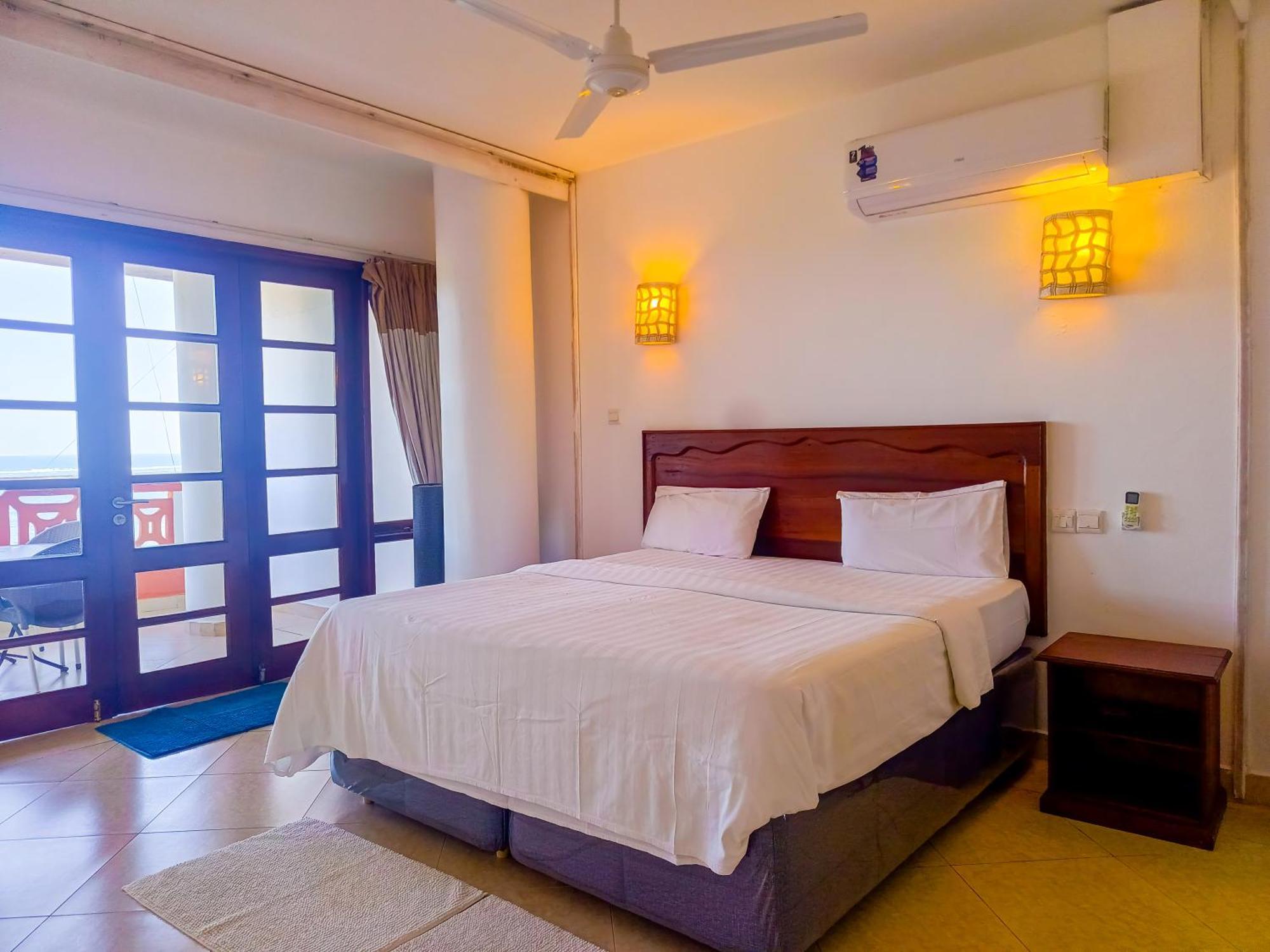 Ivory Beachfront Stays Mombassa Buitenkant foto