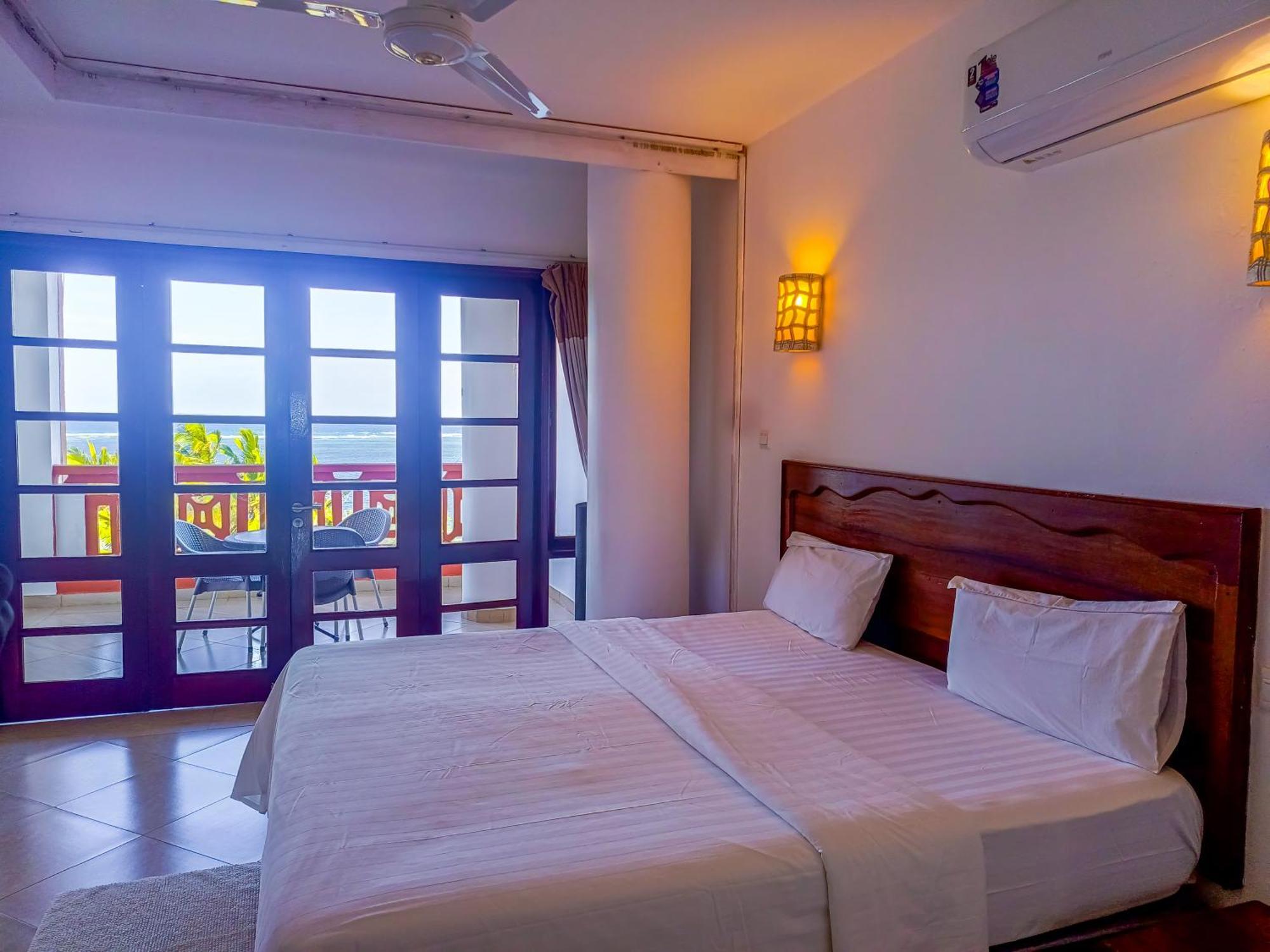 Ivory Beachfront Stays Mombassa Buitenkant foto