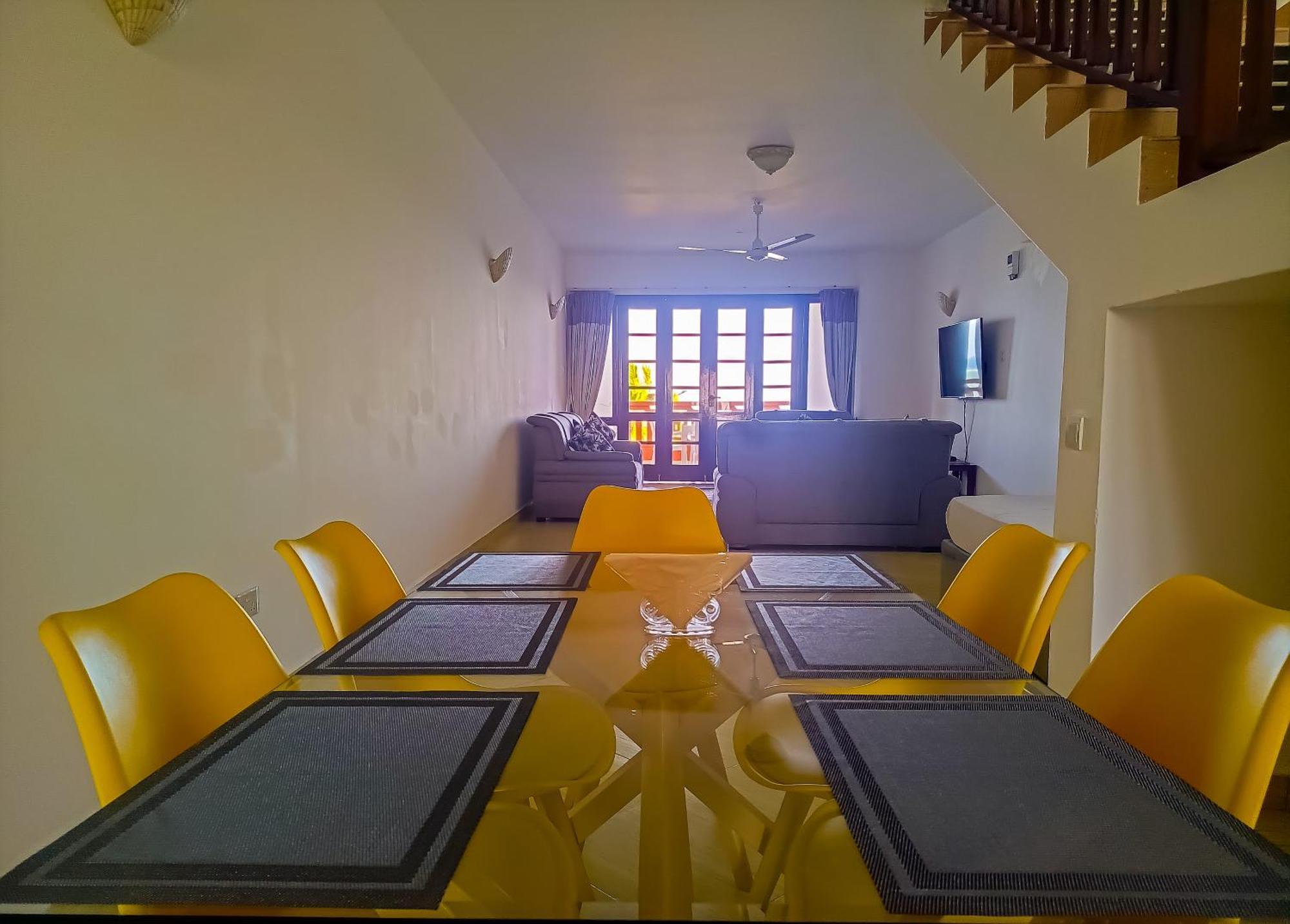 Ivory Beachfront Stays Mombassa Buitenkant foto