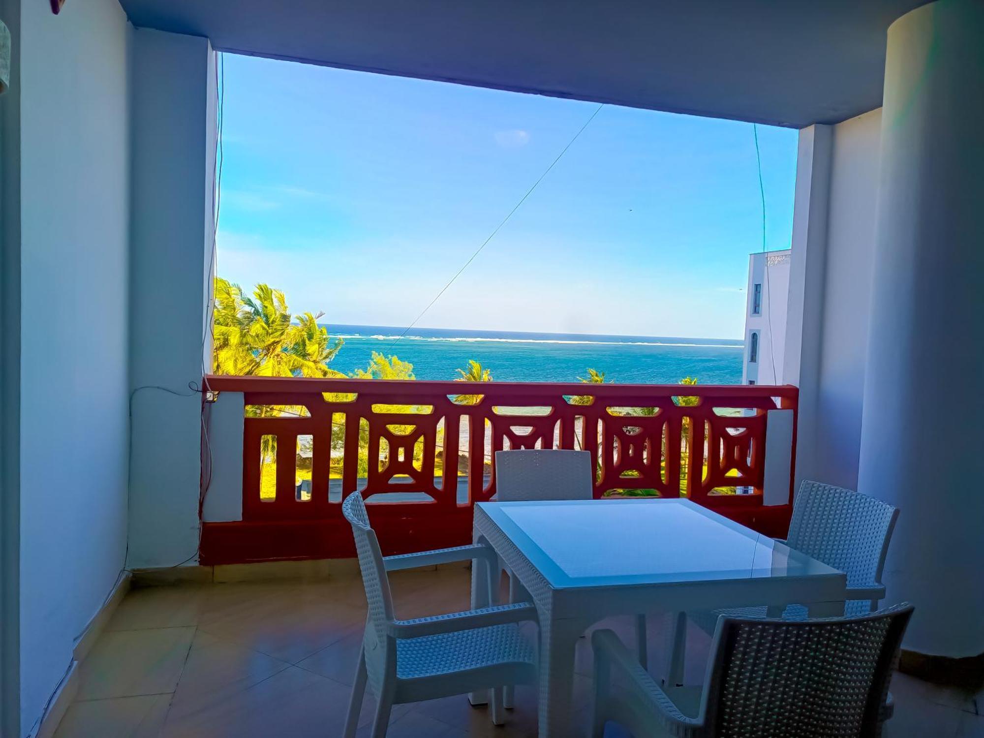 Ivory Beachfront Stays Mombassa Buitenkant foto